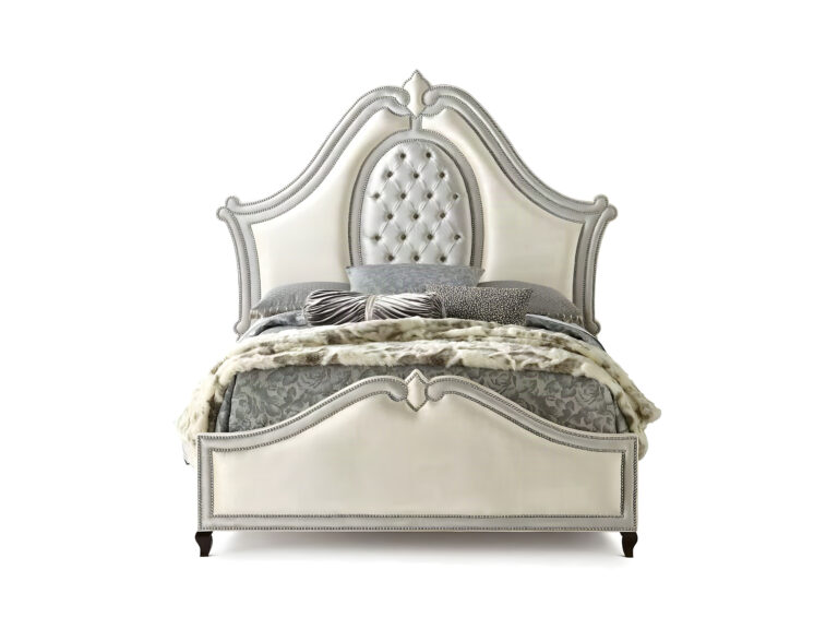 A Cama Estofada Carlota AD Boutique exibe cabeceira alta em capitonê e acabamento premium, com padrões elegantes e roupas de cama sofisticadas.