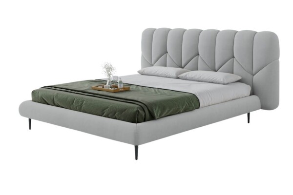 Cama estofada AD Boutique, cabeceira alta em capitonê com estofamento premium, enxoval branco, manta verde e bandeja de madeira nobre.